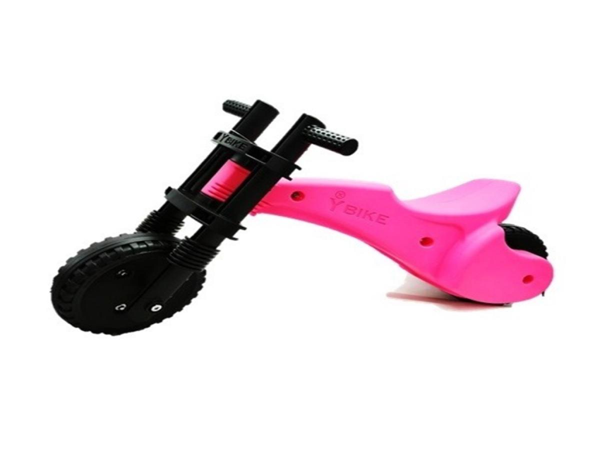 LOTE 108: MIX TRISCOOTER, BICICLETA SIN PEDALES, CASCO Y PROTECCIONES