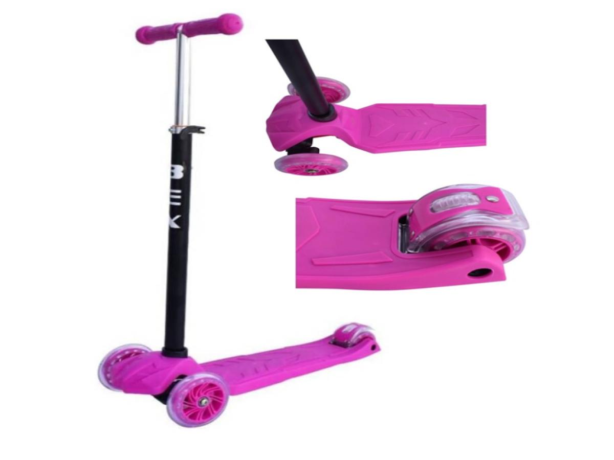 LOTE 108: MIX TRISCOOTER, BICICLETA SIN PEDALES, CASCO Y PROTECCIONES