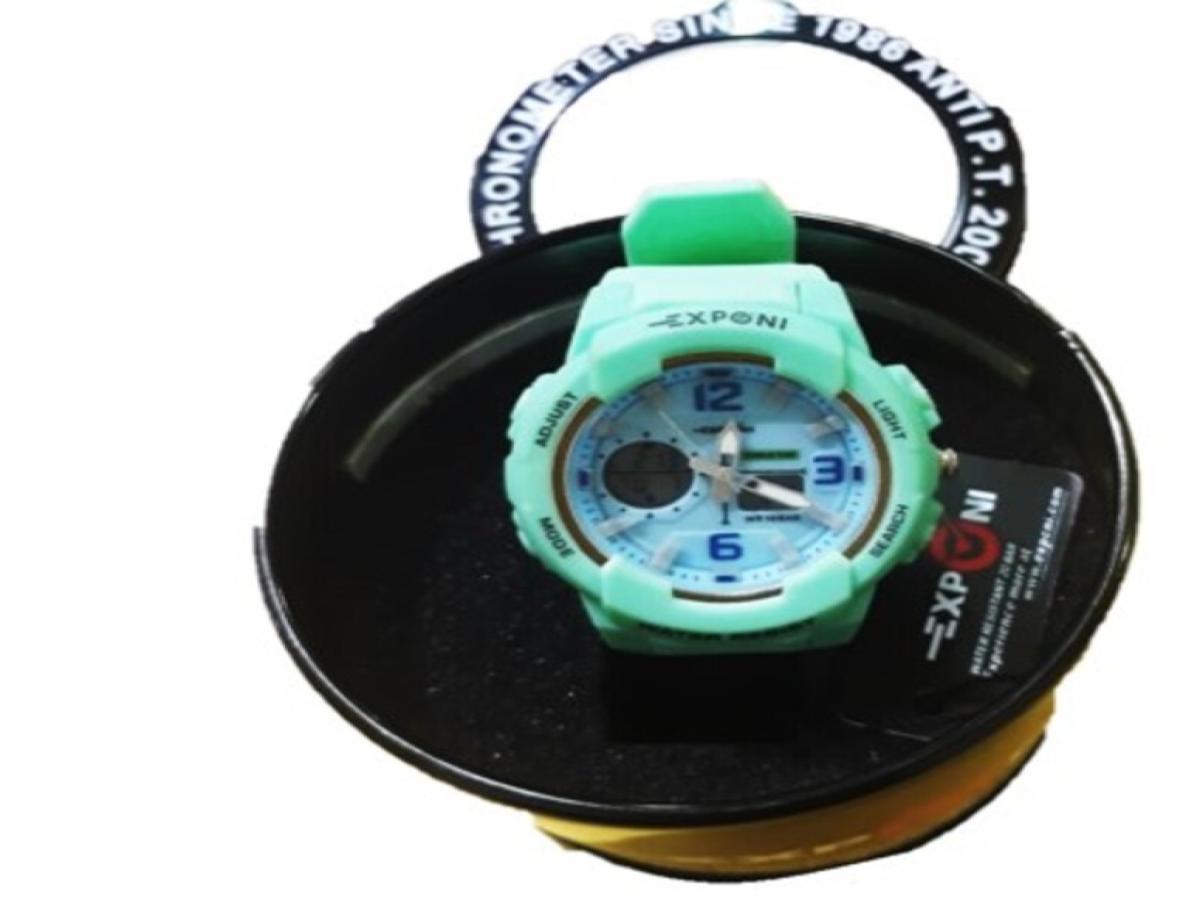 LOTE 156: RELOJ DEPORTIVO 200M