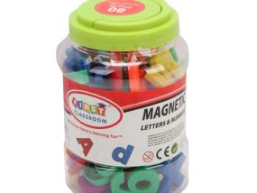 LOTE 088: LETRAS Y NUMEROS MAGNETICOS. 80 PCS