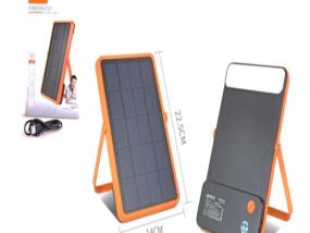 LOTE 148: PANEL SOLAR CON LINTERNA Y CARGADOR
