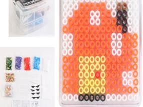 LOTE 236: JUEGO PIXEL ART  EN CAJA CONTENEDORA